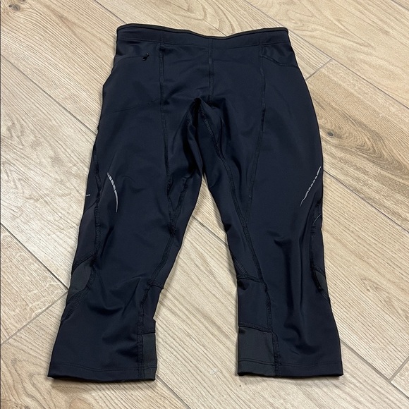 Arc'teryx Pants - Arc'teryx Black Cropped Athletic Leggings